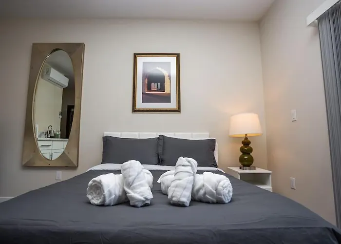 Awesome Balboa And Downtown View With Cozy Patio