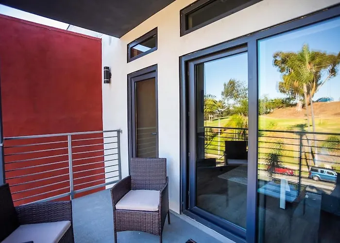 Awesome Balboa And Downtown View With Cozy Patio